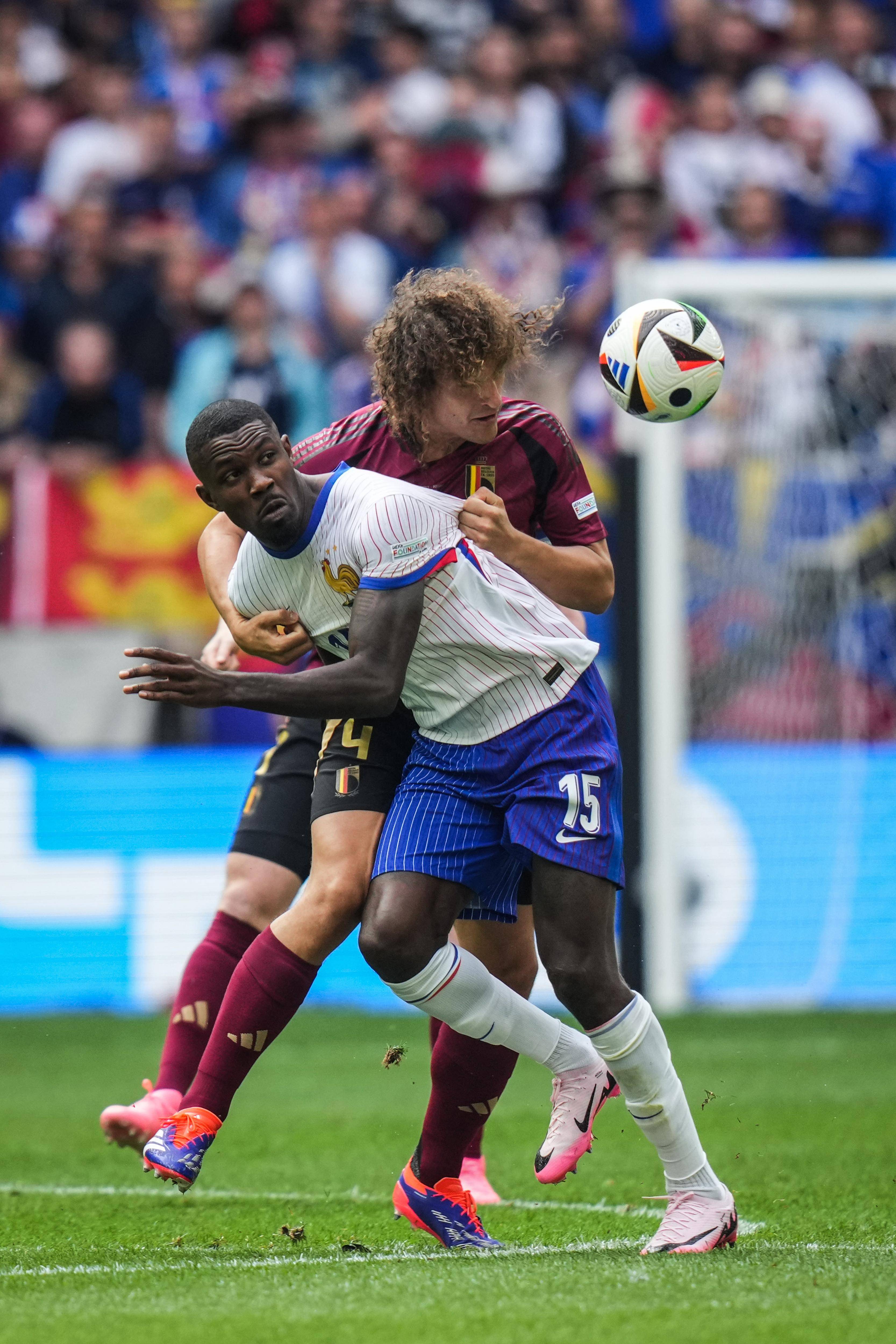 热血竞技！欧洲杯预选赛展现球员顽强意志的简单介绍